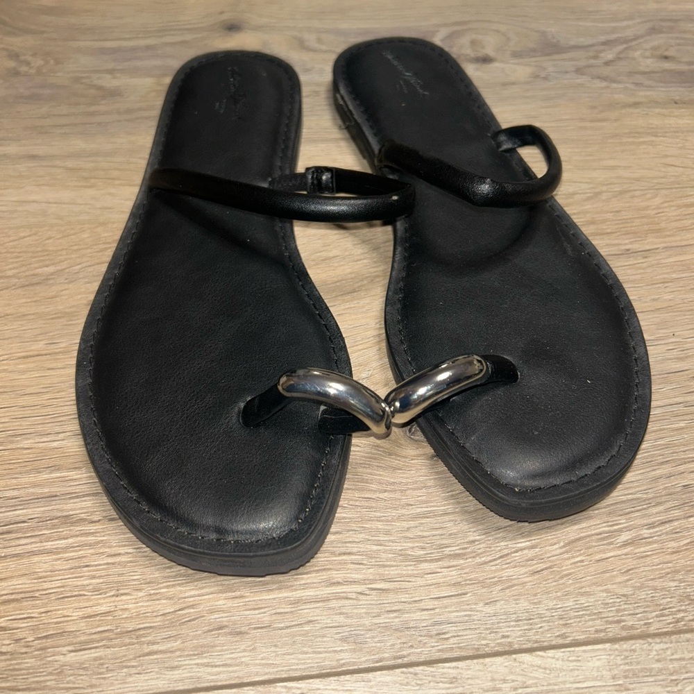 Universal Thread Black Toe Ring Sandals | Minimal… - image 5